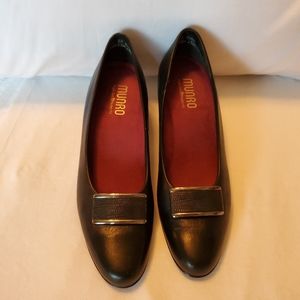 Munro leather dress shoe.  Size 8SS